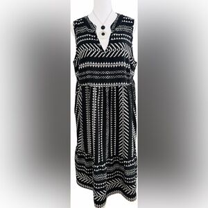 BloomChic Black and White Sleeveless Patterned Dress With Pockets